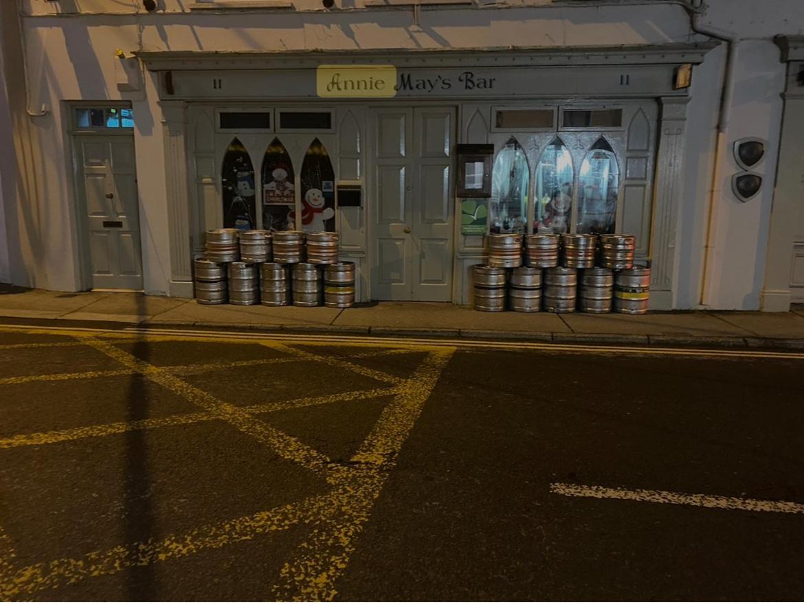 Annie May'S Bar, B&B Skibbereen Esterno foto